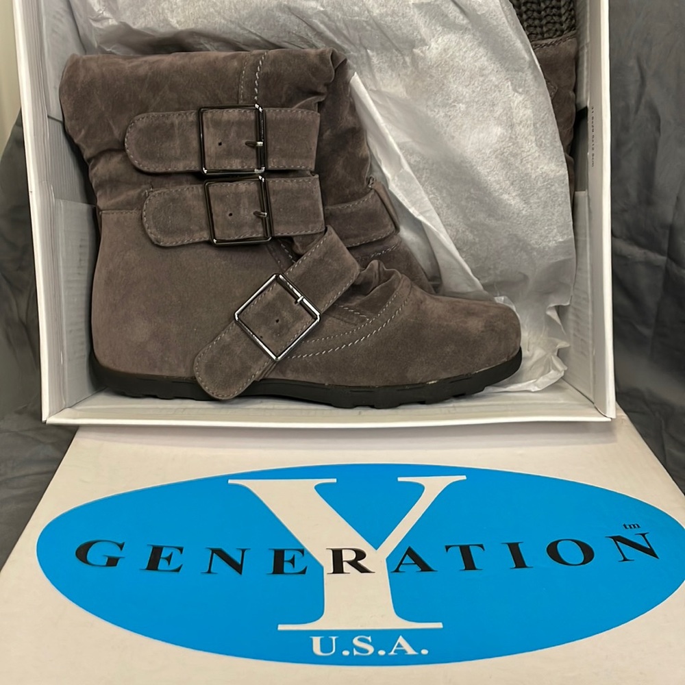 Generation Y size 8 Grey Boots